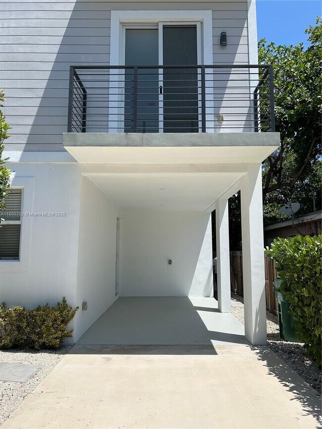 Building Photo - 3823 Thomas Ave