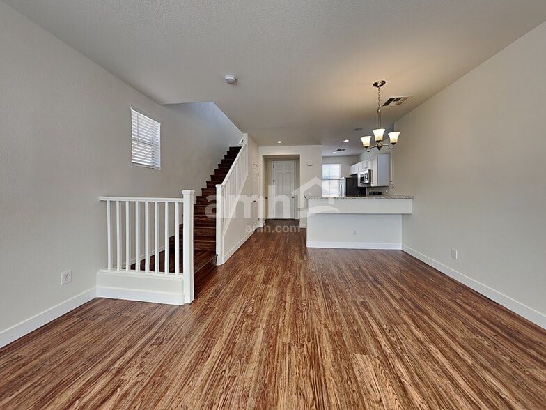 Building Photo - 2337 Statham Ave