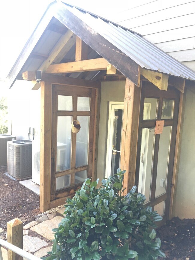 Building Photo - 276 N Bear Creek Rd