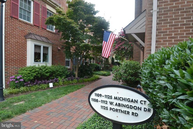 Building Photo - 1119 Michigan Ct