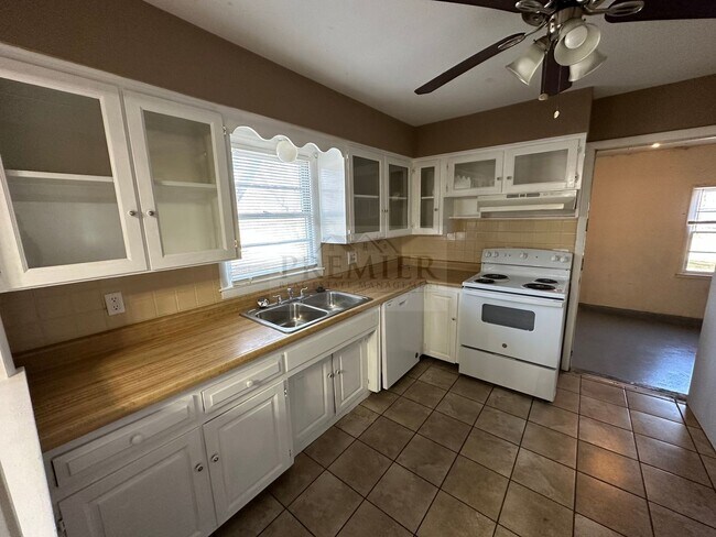 Building Photo - 7716 Crisp Ave