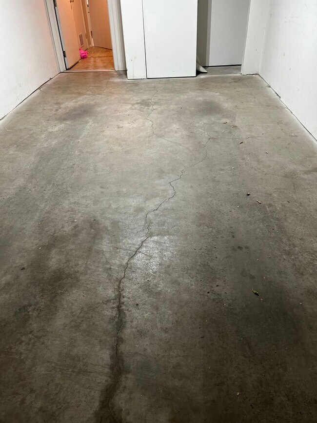 Building Photo - $1700/Mos 1 Bed 1 Bath Lower Level Condo i...