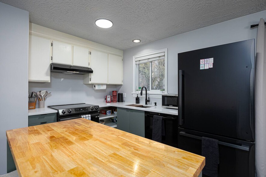 Building Photo - 9465 S Streatham Rd