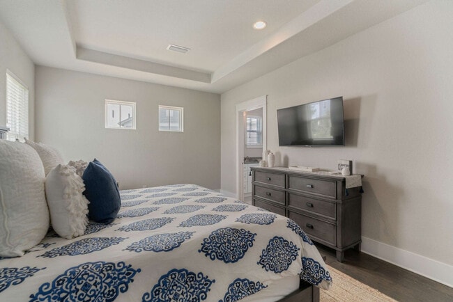 Building Photo - 374 Gulfview Cir