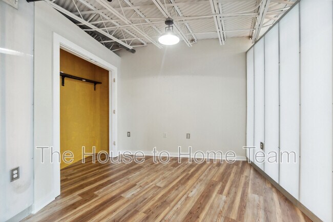 Building Photo - 415 St Pauls Blvd