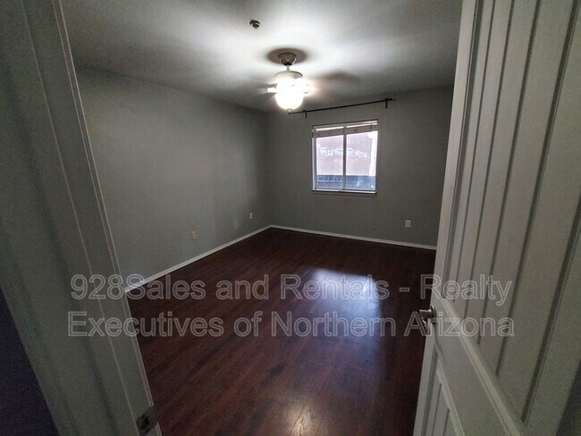 Building Photo - 1385 W University Ave