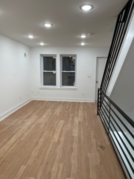 Building Photo - 1541 S Etting St