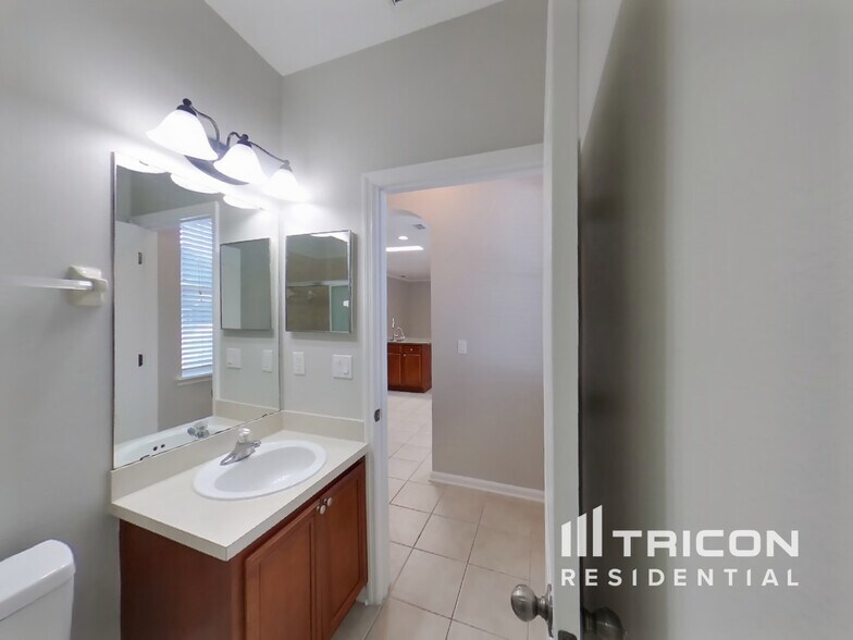 Building Photo - 10818 Birchard Ln