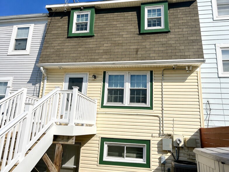 Building Photo - 1012 James Madison Cir