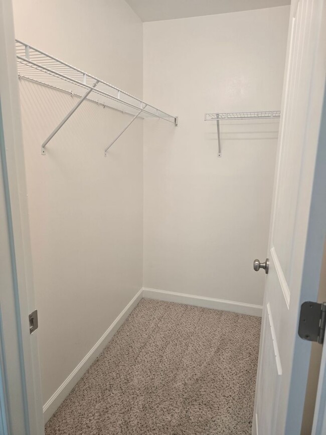 Building Photo - New Listing!!