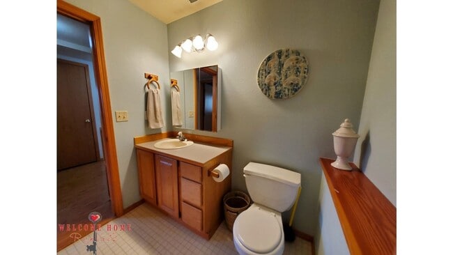 Building Photo - HUGE 5-BEDROOM home with separate BONUS ROOM!!  Large fenced yard!!!