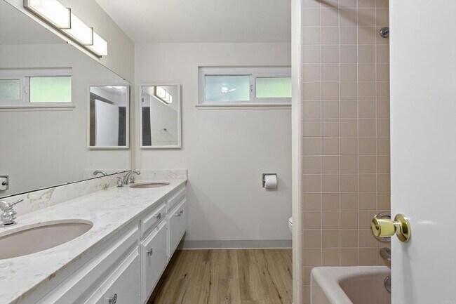 Building Photo - 1304 San Julian Dr