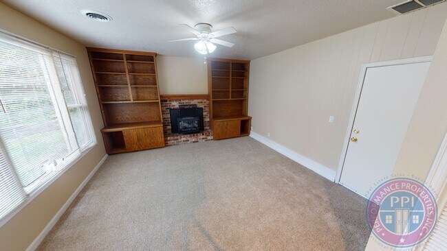 Building Photo - 2404 Saddle Ct