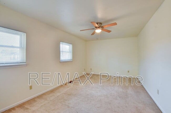 Building Photo - 2259 Sedgewick Dr