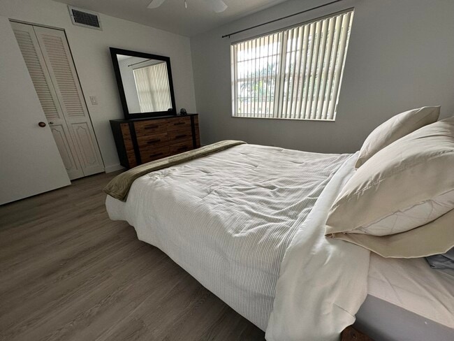 Building Photo - 141 SE 3rd Ave