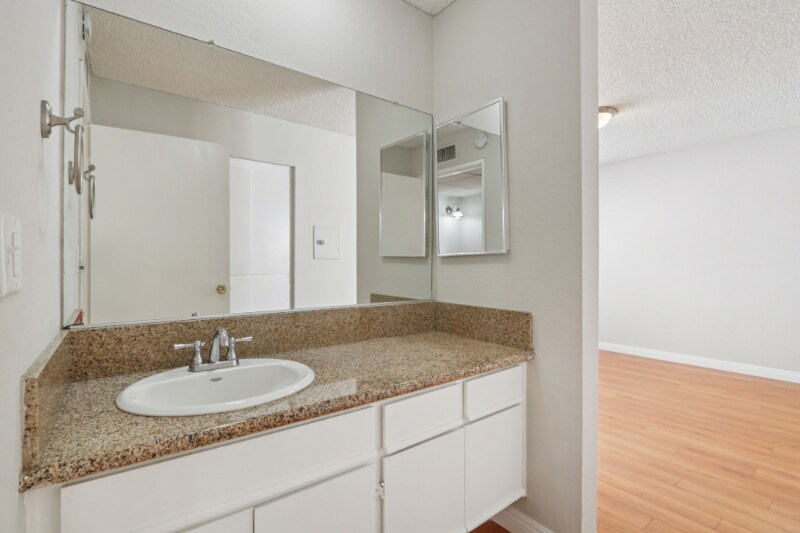 Building Photo - 626 E Verdugo Ave