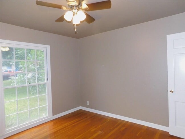 Building Photo - 1400 Berkshire Dr