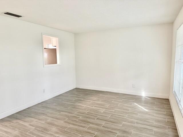 Building Photo - 603 SE Harborview Dr