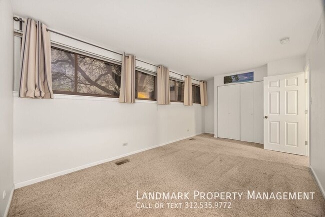 Building Photo - 824 S May St