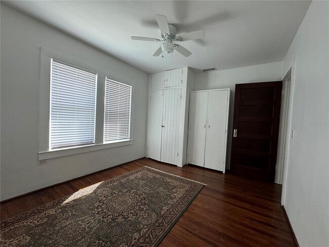 Building Photo - 302 W Wall St