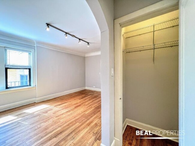 Building Photo - 0 bedroom in CHICAGO IL 60647