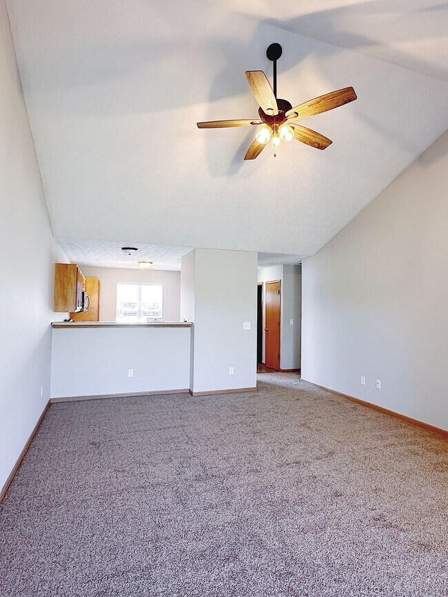 Building Photo - 2332 Hopkins Dr