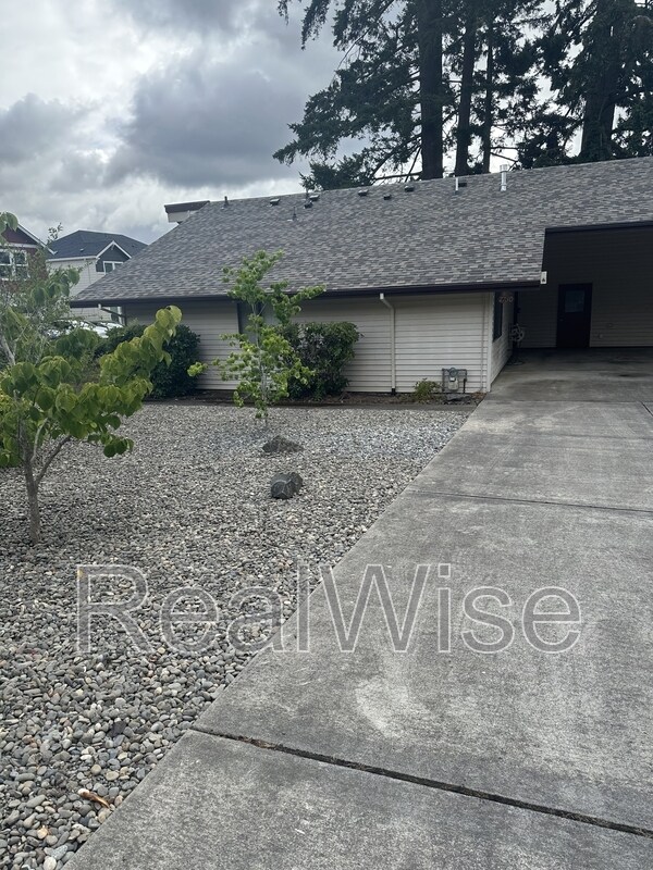 Building Photo - 7730 SW Eaker Pl