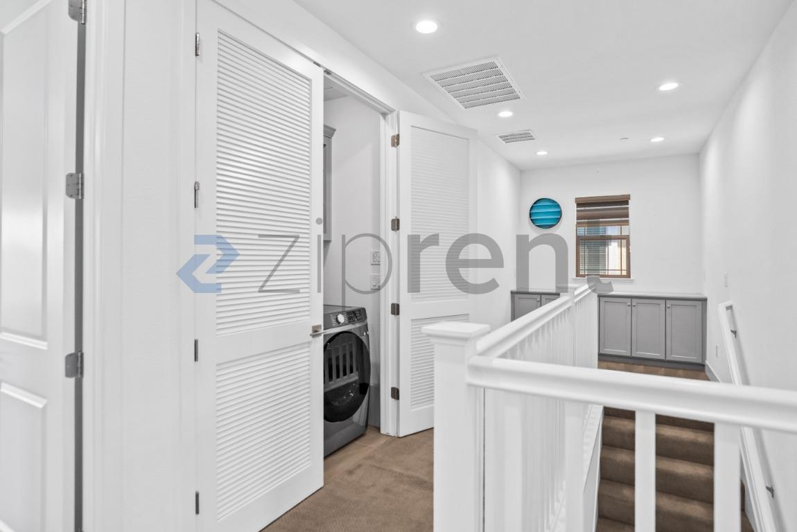 Building Photo - Unit