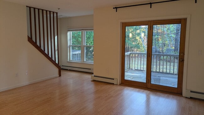 Building Photo - Spacious Three Bedroom Condo (CURRENTLY UNDER CONTRACT)