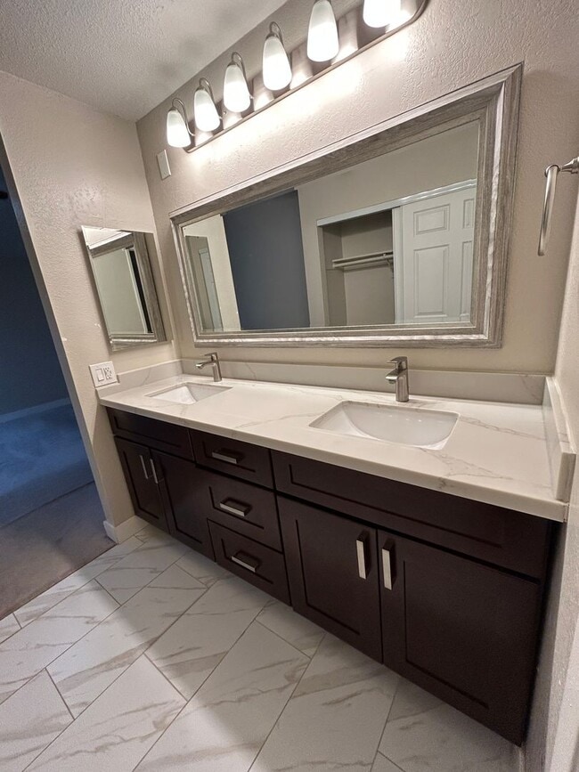 Building Photo - Beautifully Updated 4-Bedroom Home in Came...