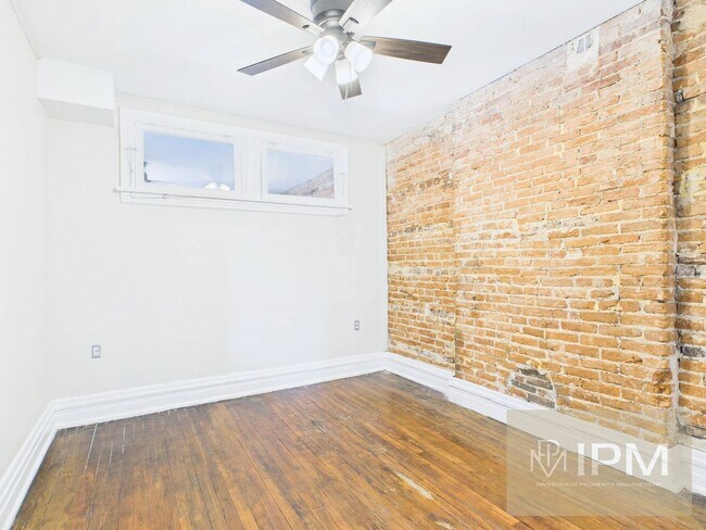 Building Photo - 219 S Union St