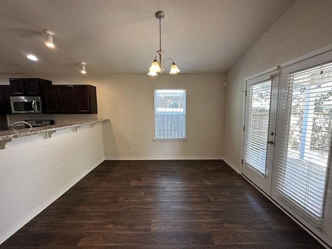Building Photo - 4 bedroom 2 bath craftsman style home for ...