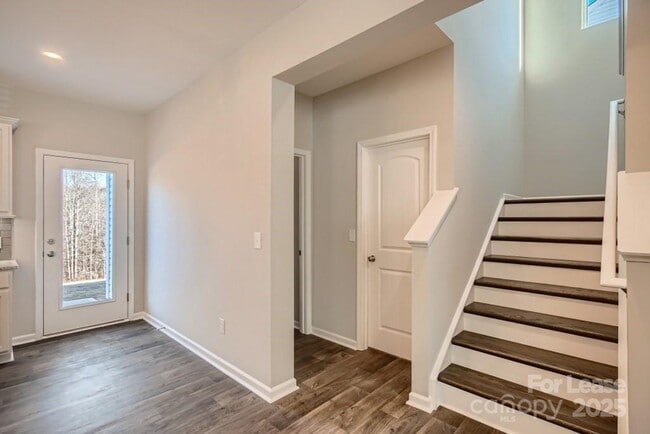 Building Photo - 170 Fairfield Dr