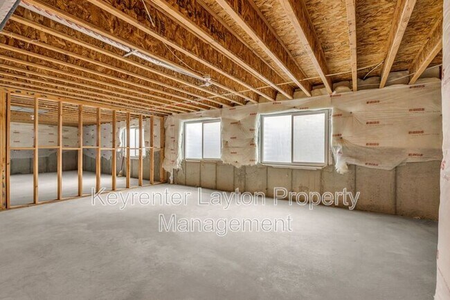 Building Photo - 1447 E Daylily Ct
