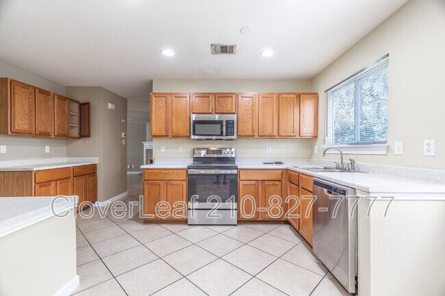 Building Photo - 4011 Bulverde Pkwy