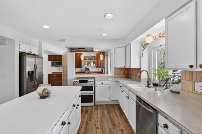 Building Photo - Available Immediately! Beautiful home in the Fairfax and Briargate neighborhood!