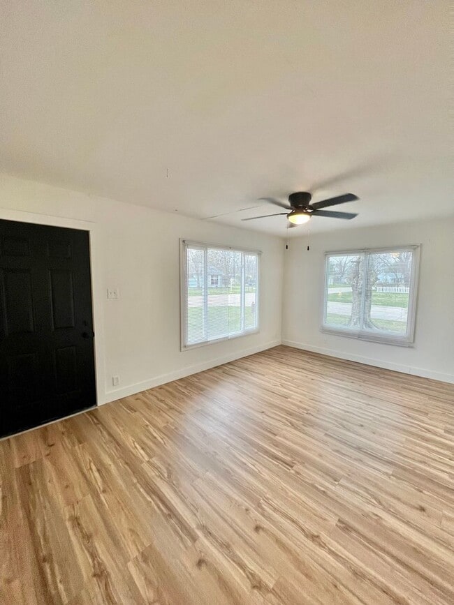 Building Photo - New Listing! 3 bedroom House!
