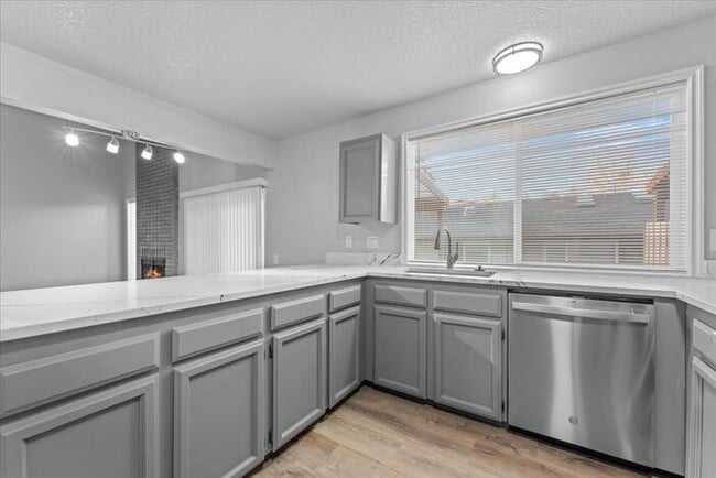 Building Photo - Updated 3BD/2BA Highland Duplex • Private Garage, Fireplace & Outdoor Space!