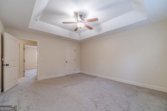 Building Photo - 583 Embassy Walk