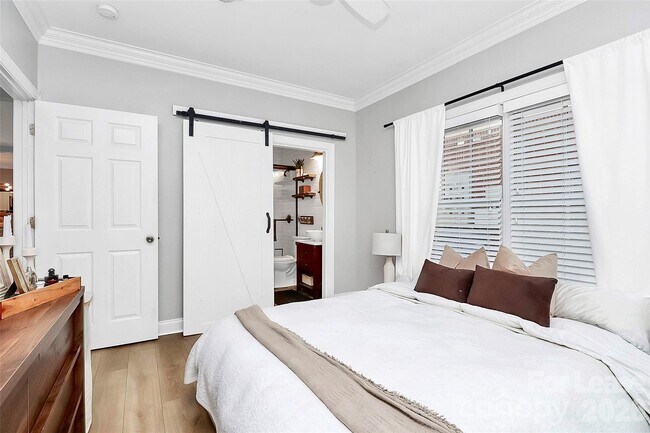 Building Photo - 105 S Summit Ave