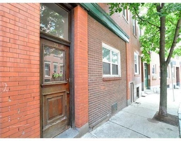 Building Photo - 33 Charter St