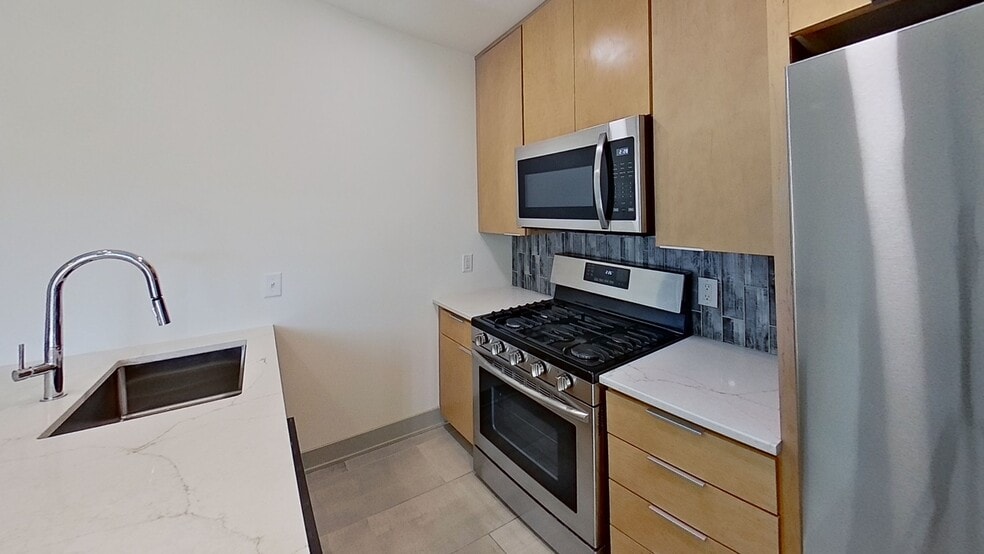 Building Photo - 918 10th Ave