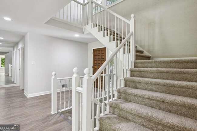 Building Photo - 110 Westchester Way