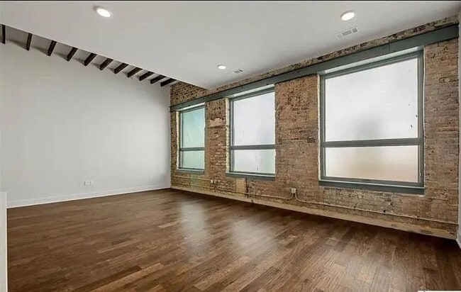 Building Photo - Welcome to Magic City Living!