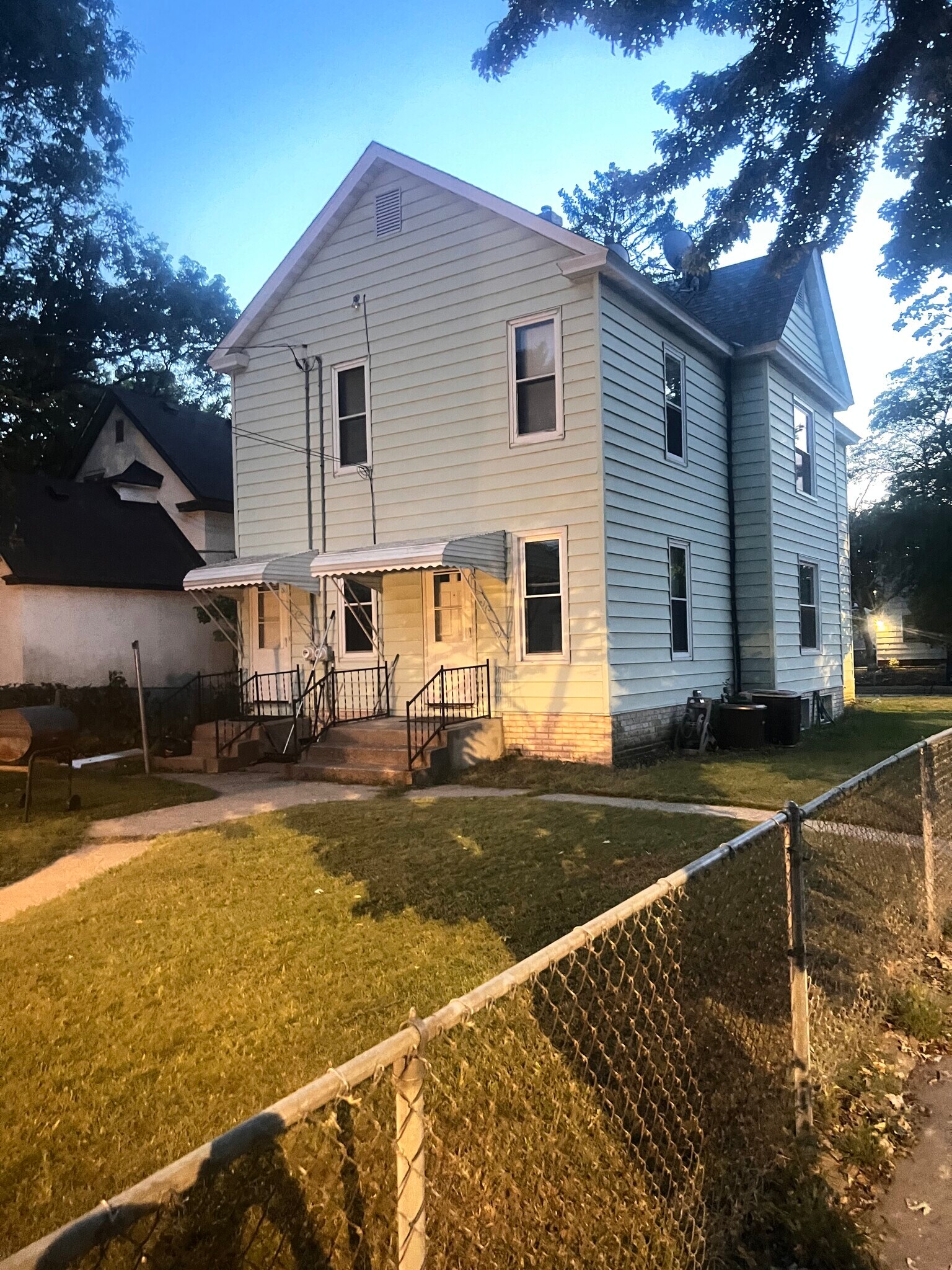 Building Photo - 4656 DuPont Ave N