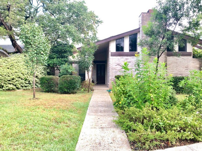 Building Photo - 4305 Center Oak Wds