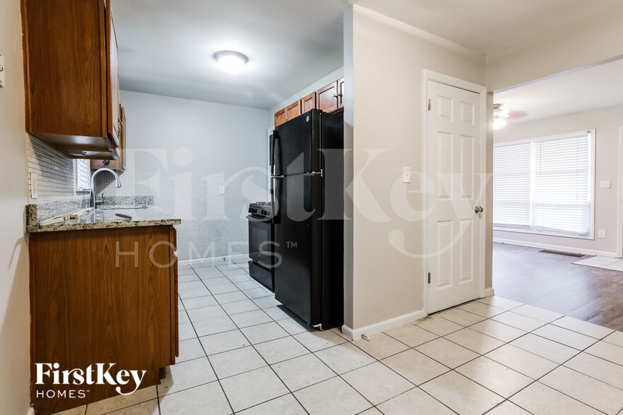 Building Photo - 641 Dixie St