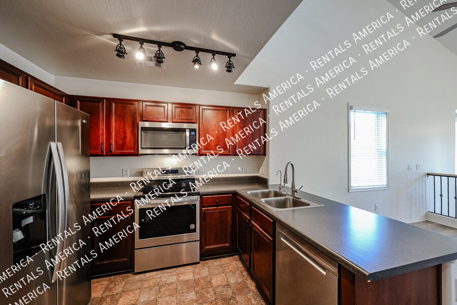 Building Photo - 4057 E Windsor Dr