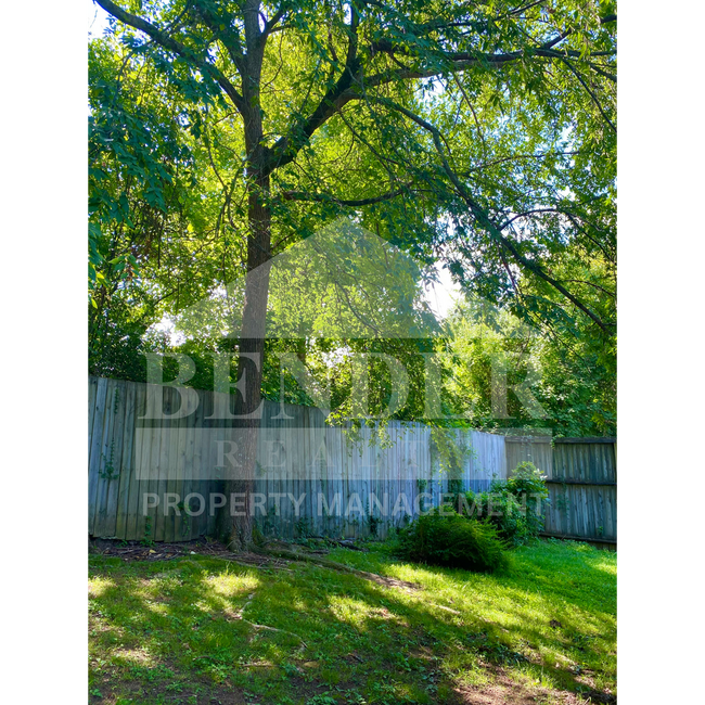 Building Photo - SINGLE FAMILY HOME IN THE CITY