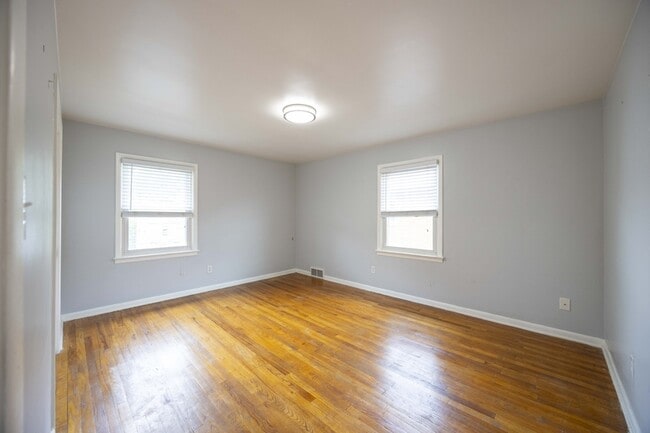 Building Photo - 2416 Warrensville Center Rd